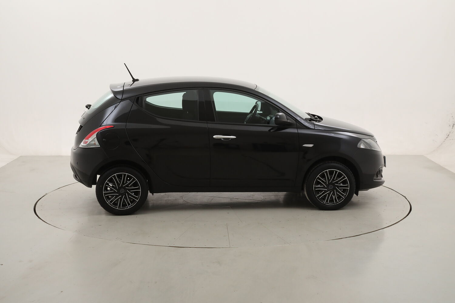 Lancia Ypsilon Hybrid Gold usata del 2023 con 59.220 km