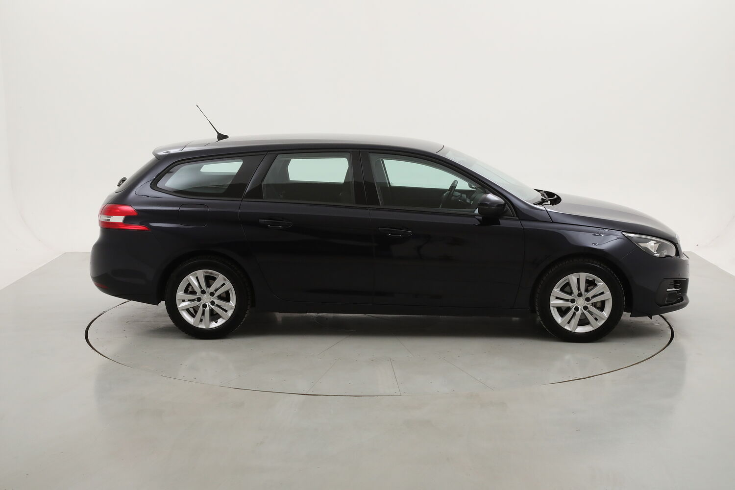 Peugeot 308 SW Business usata del 2019 con 111.598 km