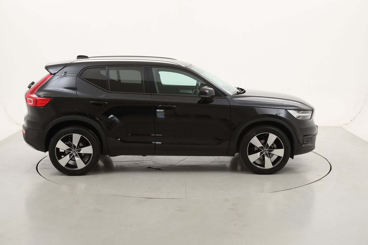 Volvo XC40 Momentum Pro Geartronic usata del 2020 con 106.341 km