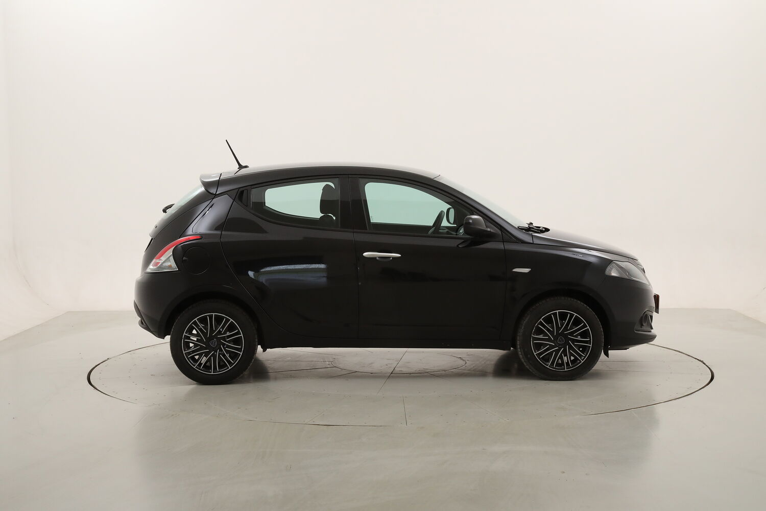 Lancia Ypsilon Hybrid Silver Plus usata del 2022 con 87.831 km