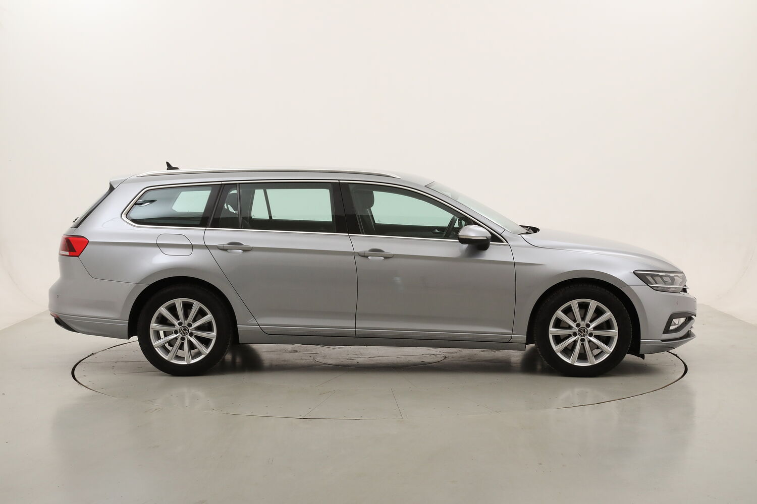 Volkswagen Passat Variant Business DSG usata del 2022 con 94.789 km