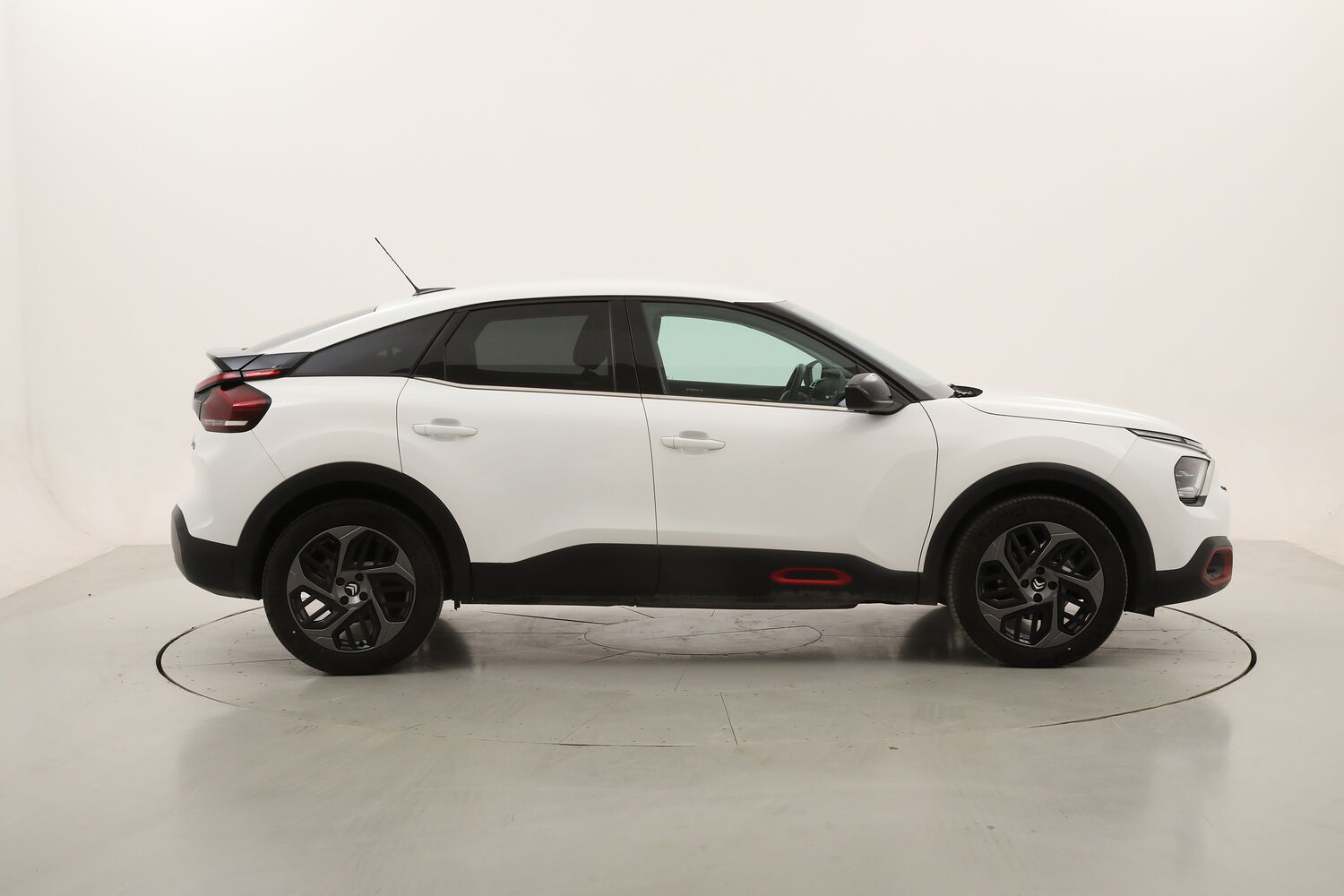 Citroen C4 Feel Pack EAT8 usata del 2023 con 49.027 km