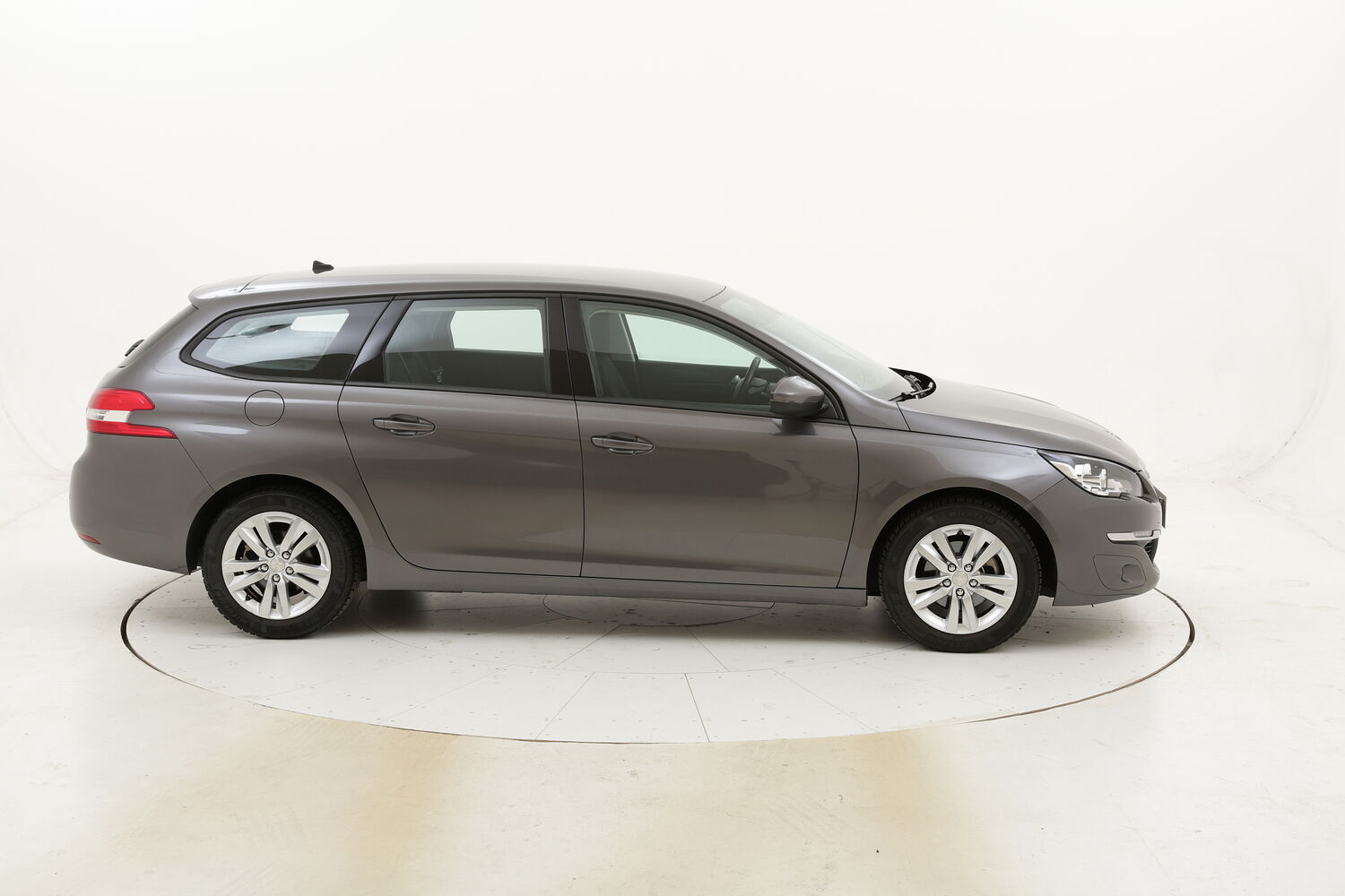 Peugeot 308 SW Business usata del 2016 con 108.451 km