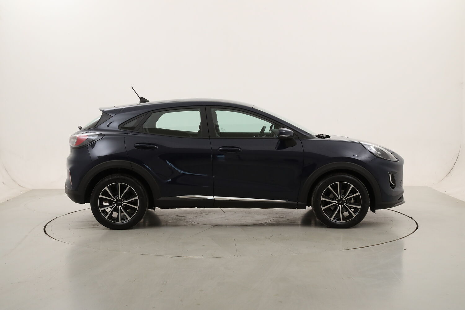 Ford Puma Hybrid Titanium usata del 2023 con 8.482 km
