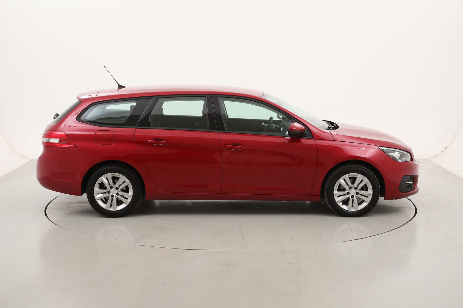 Peugeot 308 SW Active Business EAT8 usata del 2020 con 111.215 km