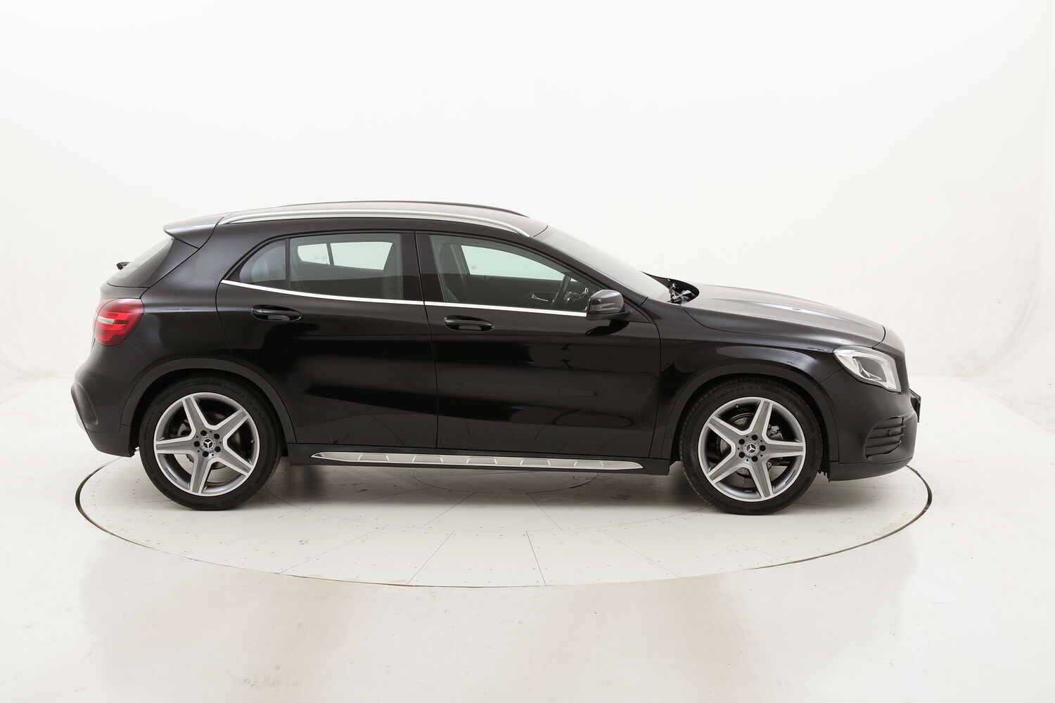 Mercedes GLA 200d Premium Aut. usata del 2017 con 17.582 km