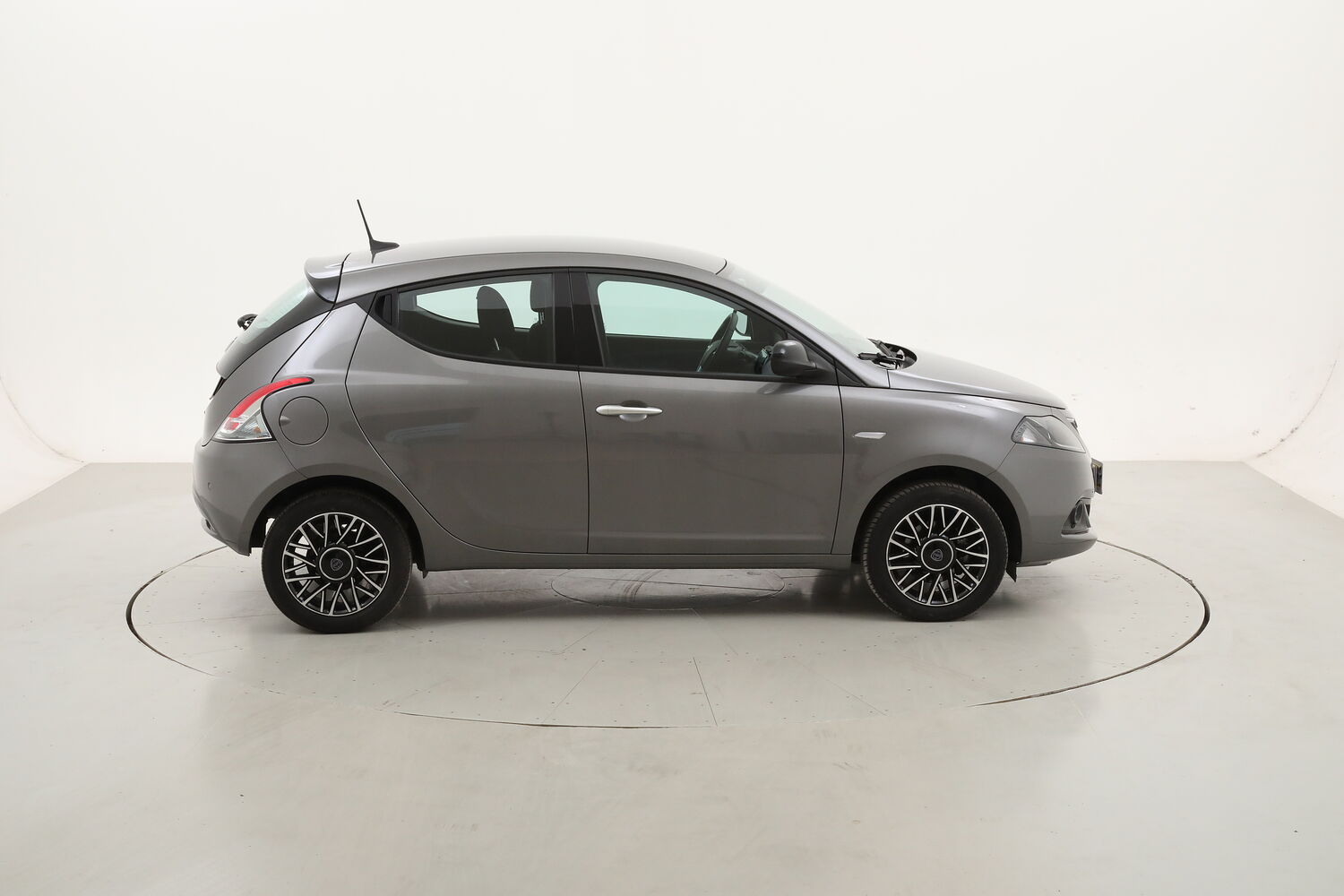 Lancia Ypsilon Hybrid Platino usata del 2024 con 31.182 km