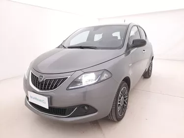 Lancia Ypsilon Hybrid Platino 1.0 Mild Hybrid 70CV Manuale Visione frontale