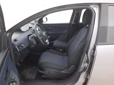 Lancia Ypsilon Hybrid Platino 1.0 Mild Hybrid 70CV Manuale Sedili