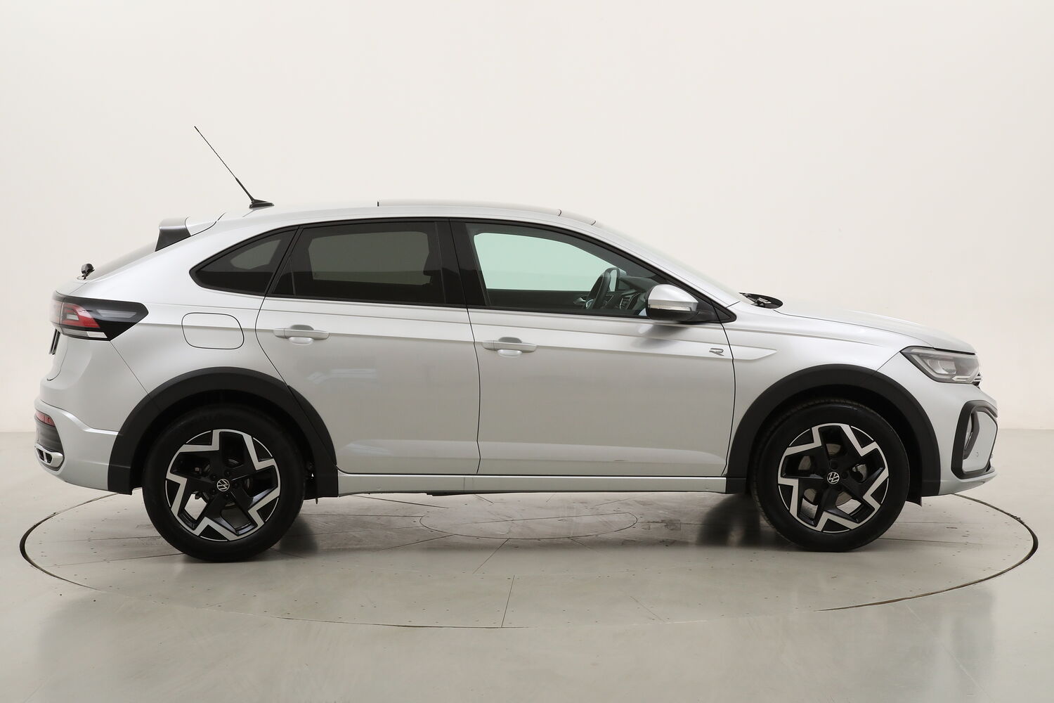 Volkswagen Taigo R-Line usata del 2025 con 9.268 km