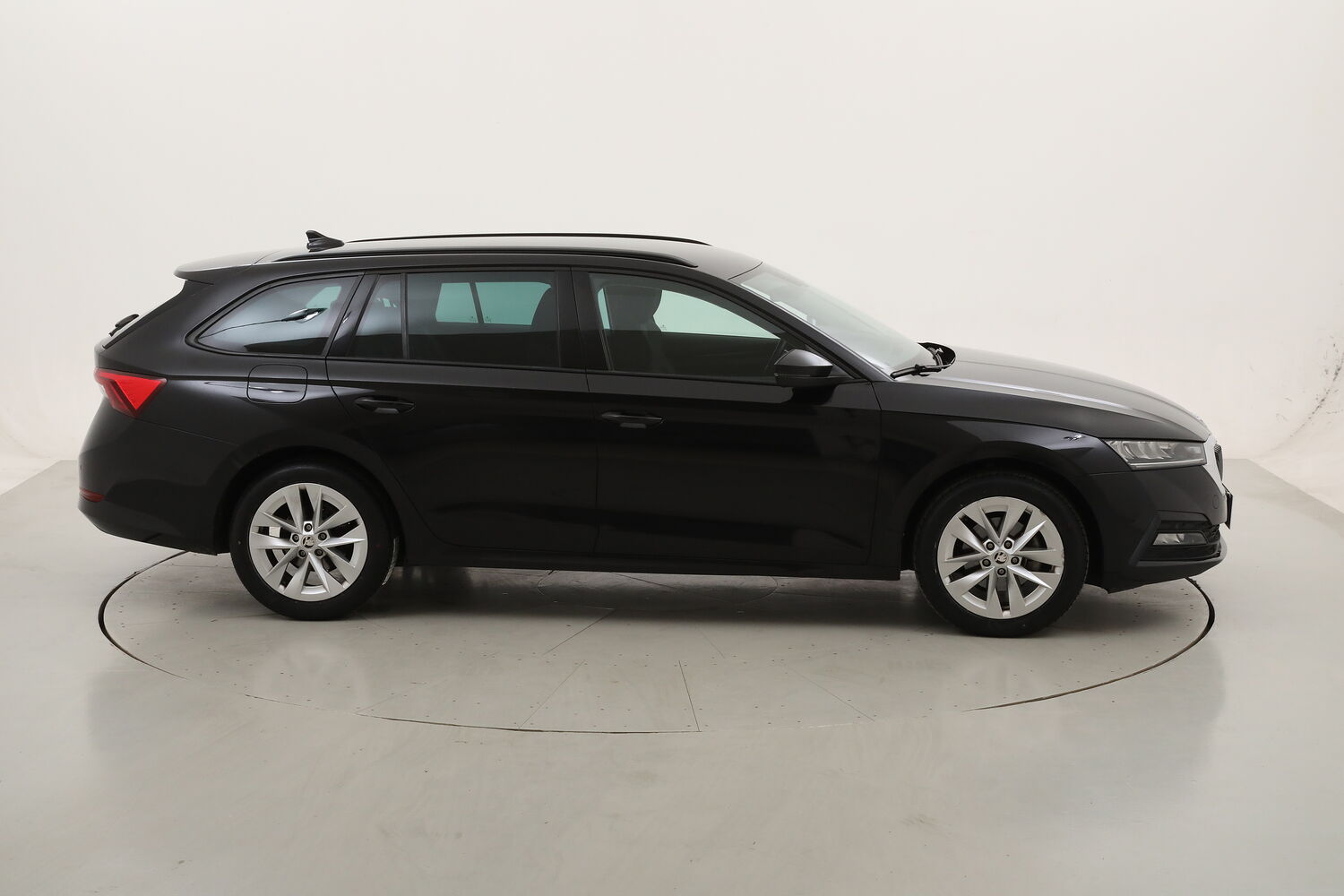 Skoda Octavia Wagon Executive DSG usata del 2023 con 90.968 km