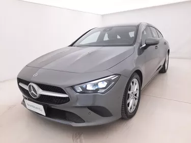 Mercedes CLA 180d Shooting Brake Business Extra Auto 2.0 Diesel 116CV Automatico Visione frontale