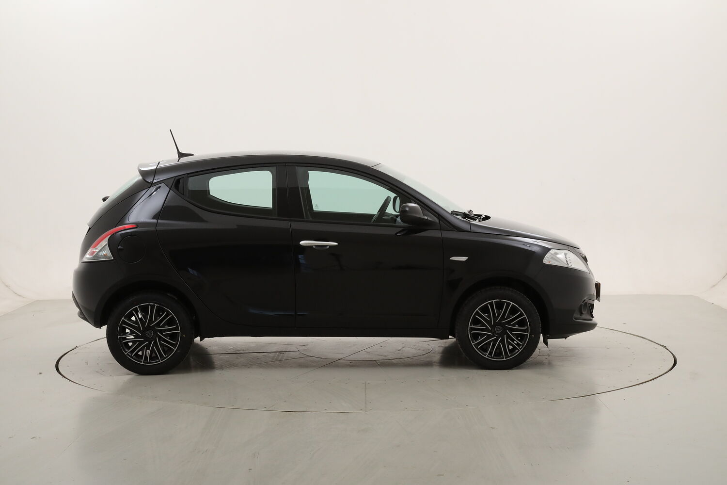 Lancia Ypsilon Hybrid Oro usata del 2024 con 44.998 km