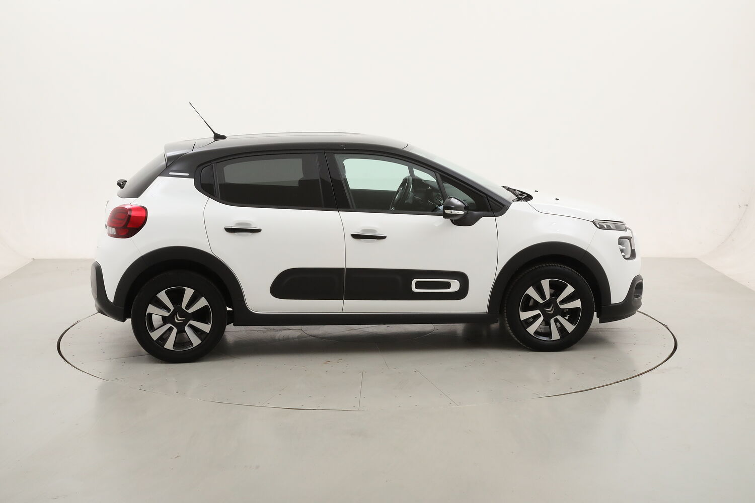 Citroen C3 Shine usata del 2023 con 14.115 km