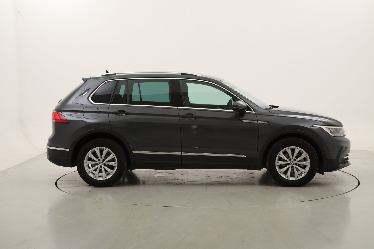 Volkswagen Tiguan Life usata del 2023 con 102.224 km