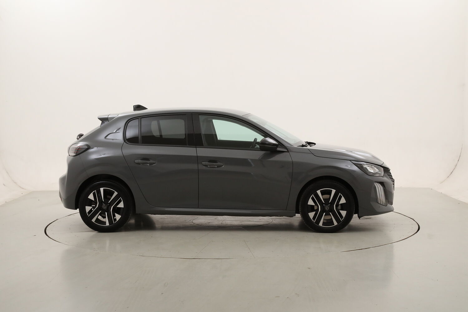 Peugeot 208 Allure usata del 2025 con 28.570 km