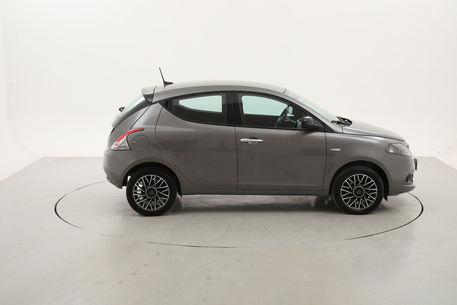 Lancia Ypsilon Hybrid Platino usata del 2024 con 19.591 km