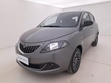 Lancia Ypsilon Hybrid Platino 1.0 Mild Hybrid 70CV Manuale Visione frontale
