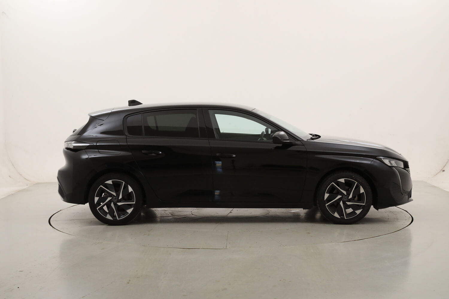 Peugeot 308 Allure usata del 2024 con 20.100 km