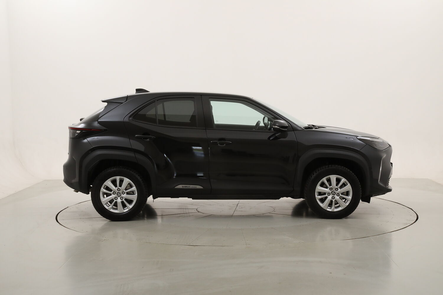 Toyota Yaris Cross Hybrid Business usata del 2023 con 49.947 km