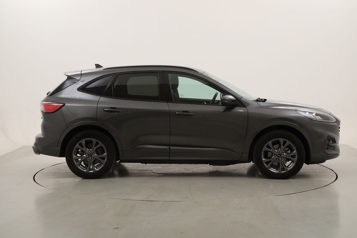 Ford Kuga ST-Line X usata del 2023 con 57.401 km