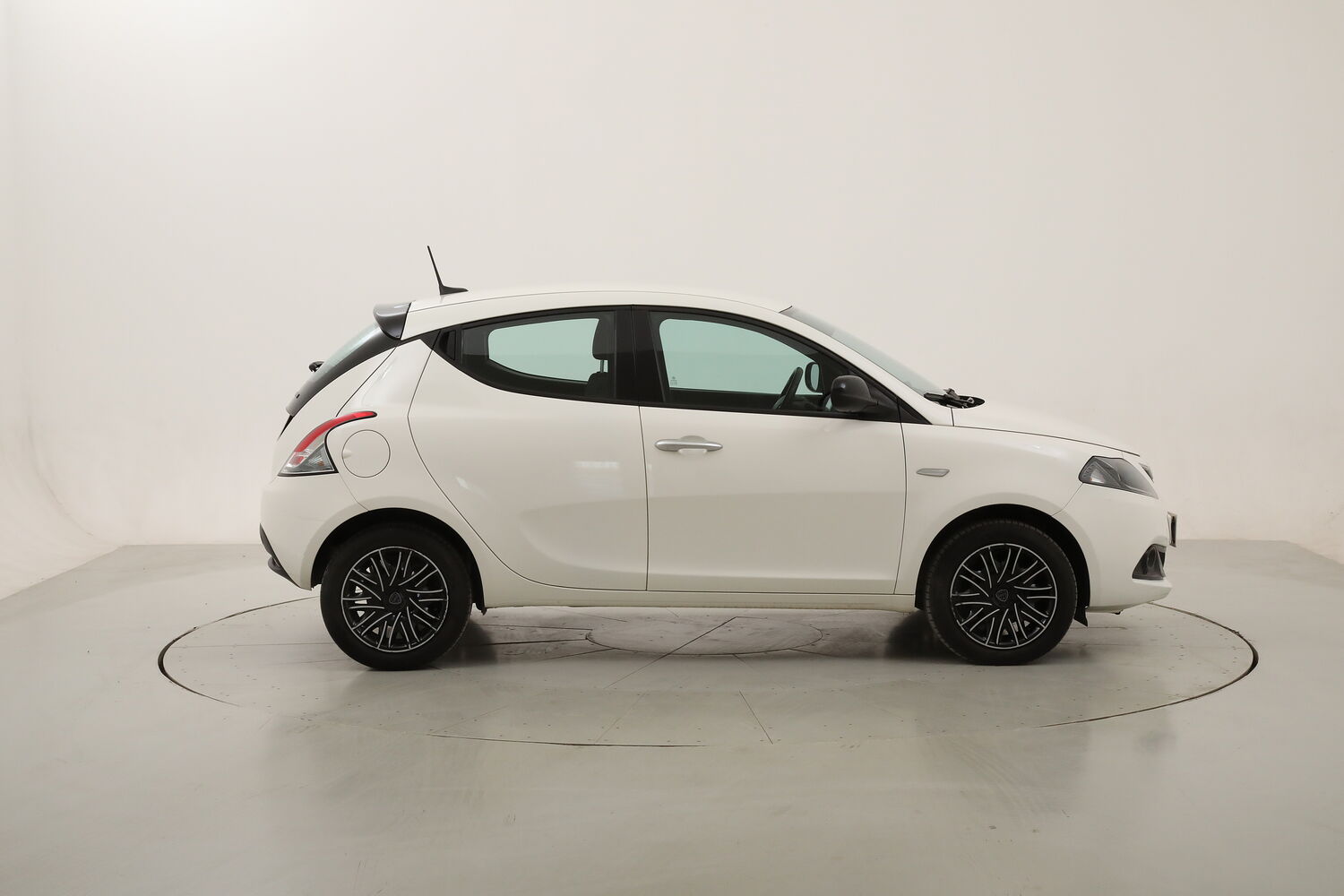 Lancia Ypsilon Hybrid Gold usata del 2023 con 60.946 km