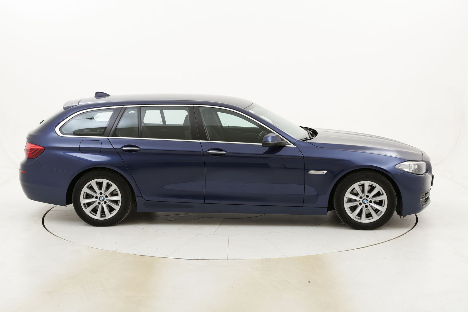BMW Serie 5 520d Touring Business aut. usata del 2017 con 55.562 km