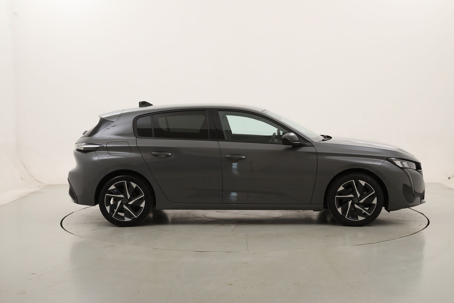 Peugeot 308 Allure usata del 2024 con 14.124 km