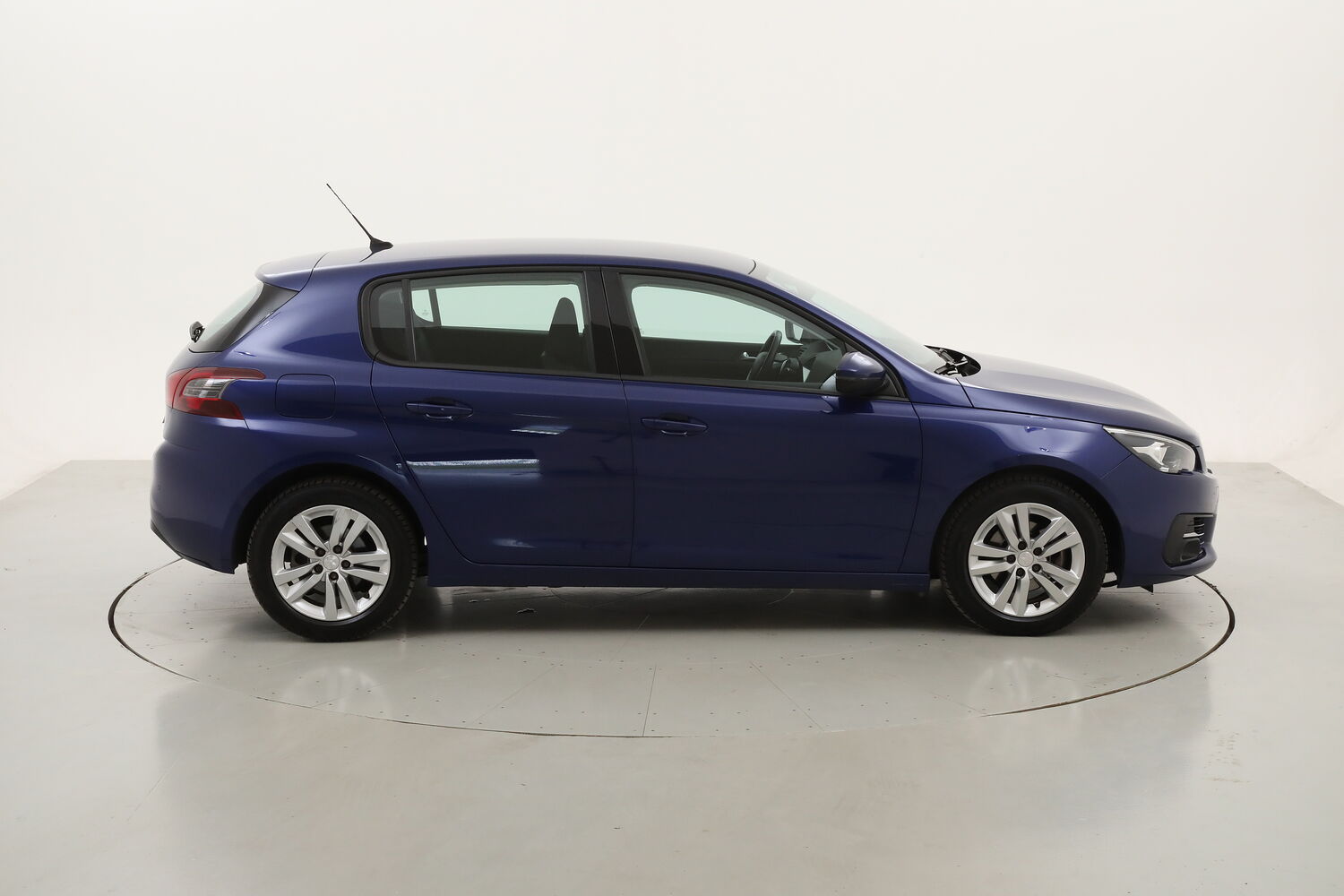 Peugeot 308 Business EAT8 usata del 2020 con 106.604 km