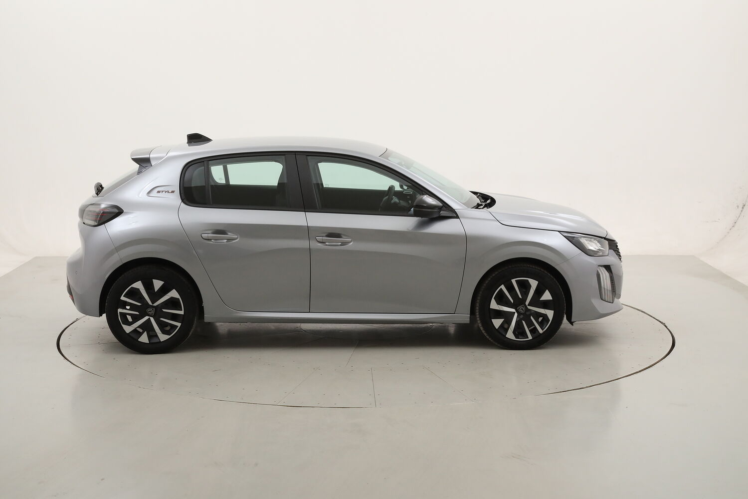 Peugeot 208 Style + Navigatore usata del 2025 con 14.577 km