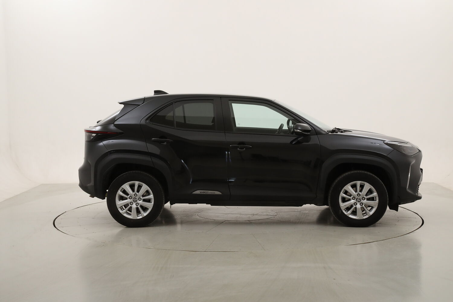 Toyota Yaris Cross Hybrid Business usata del 2023 con 97.695 km