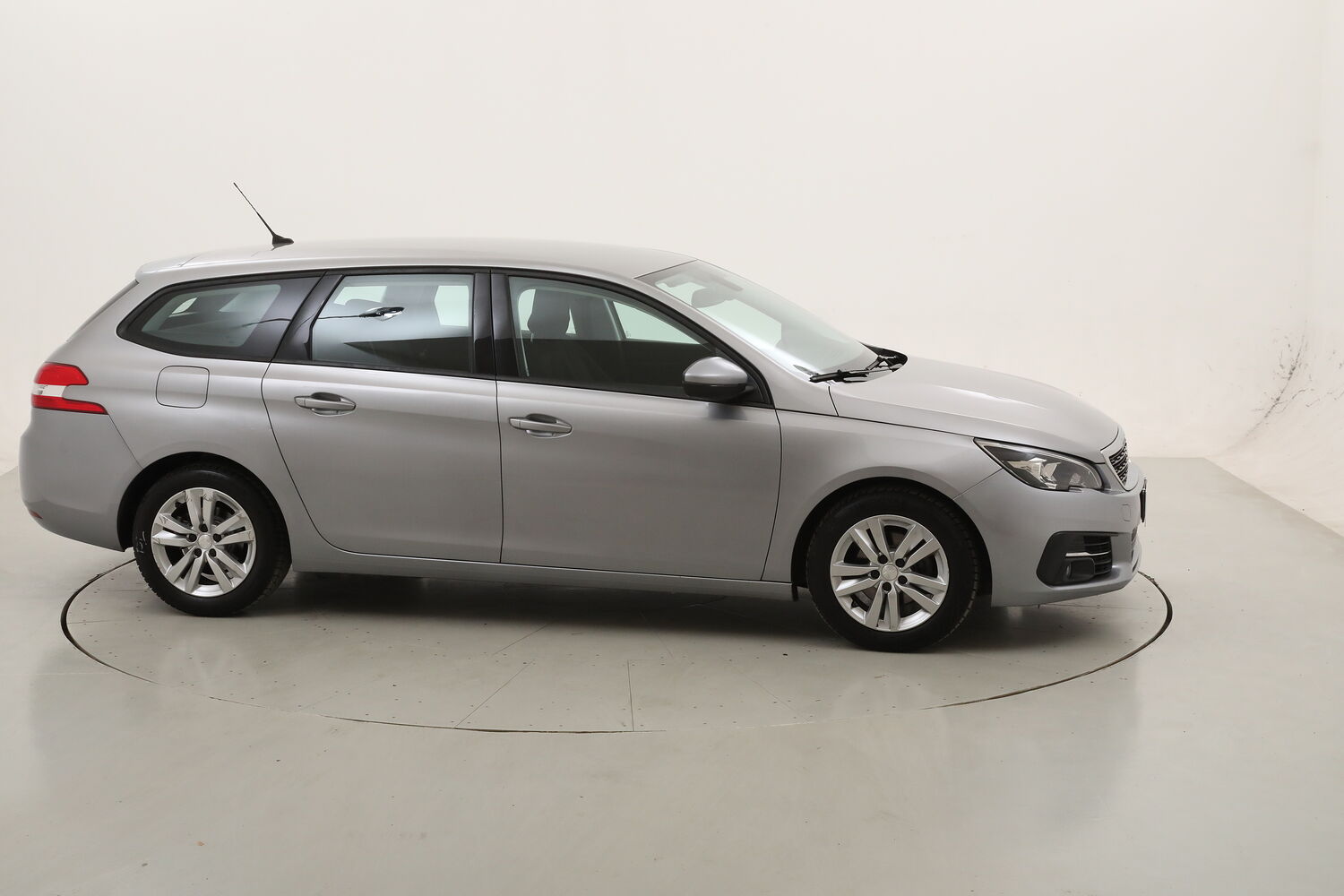 Peugeot 308 SW Active usata del 2019 con 103.035 km