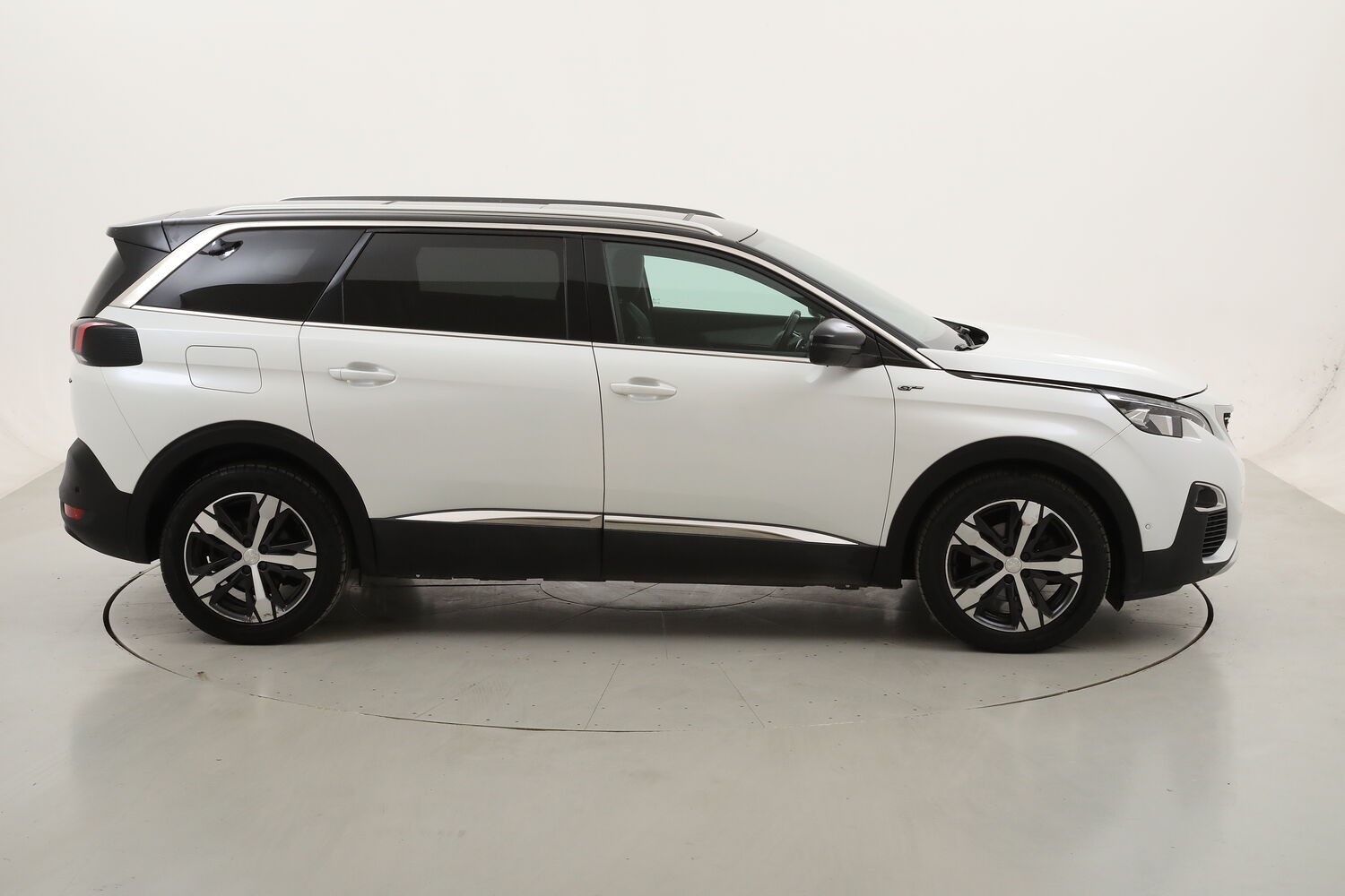 Peugeot 5008 GT EAT8 - 7 posti usata del 2020 con 122.620 km