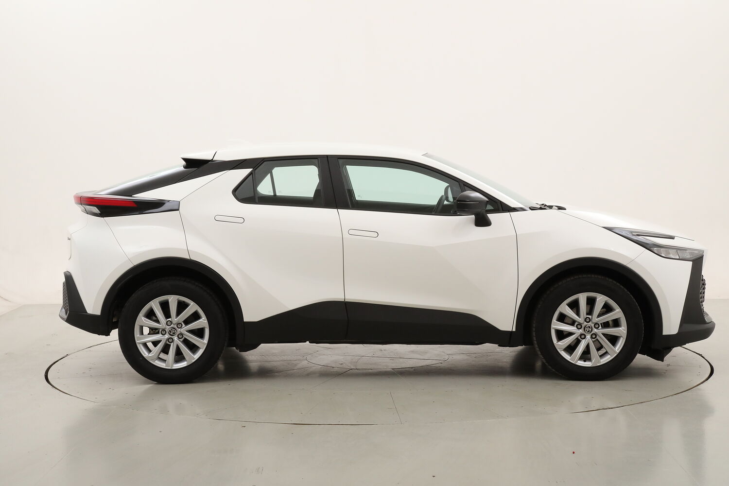 Toyota C-HR Hybrid Active usata del 2024 con 19.783 km