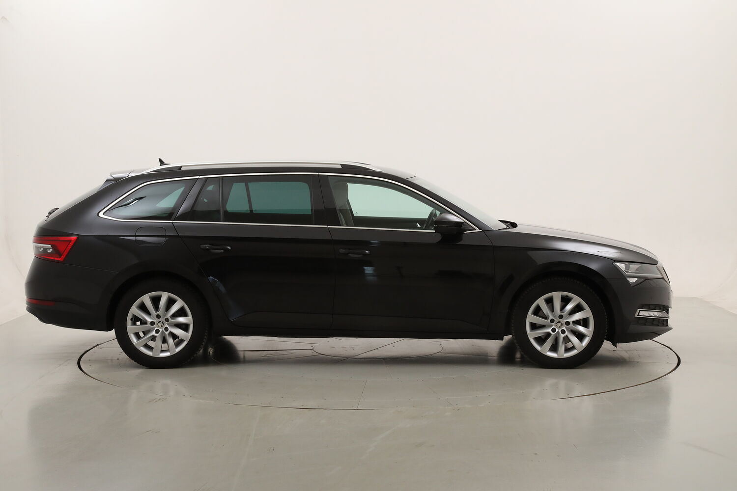 Skoda Superb Wagon Style DSG usata del 2023 con 99.982 km