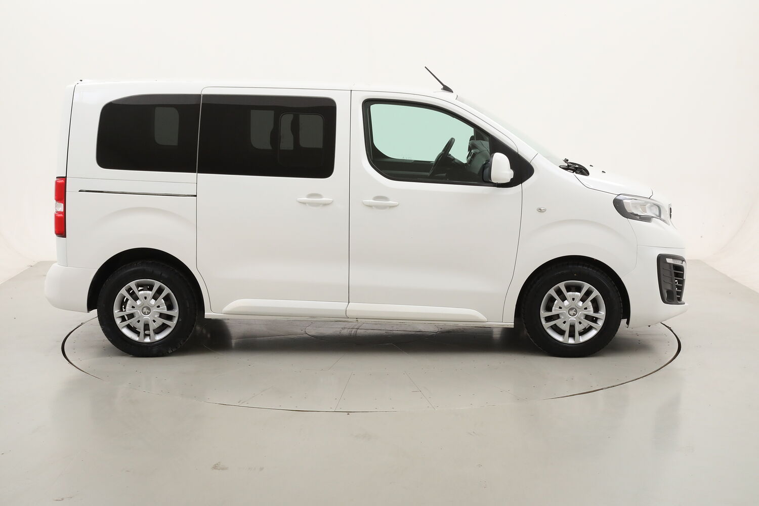 Peugeot Traveller Compact Business - 9 POSTI usata del 2019 con 107.197 km