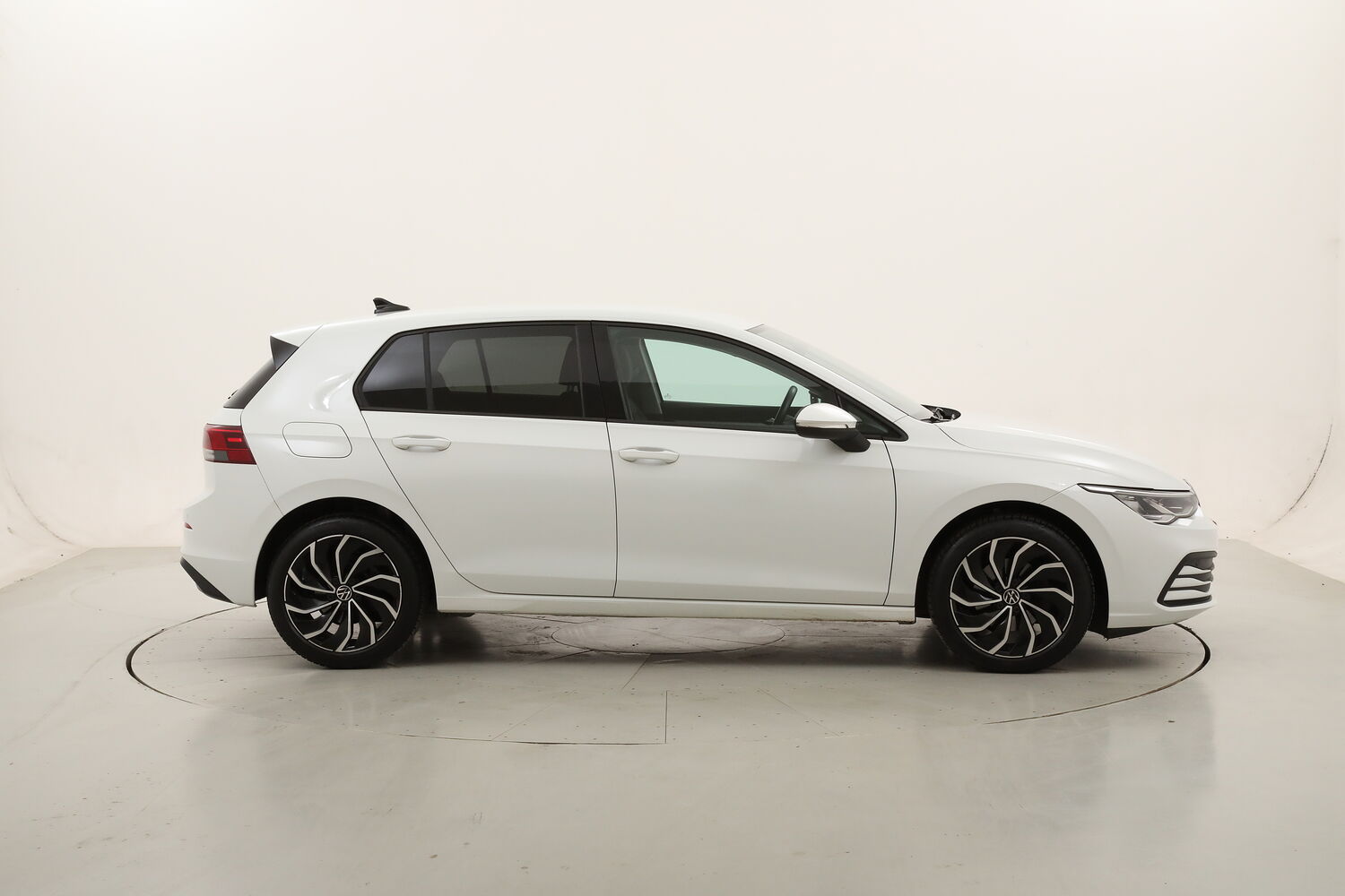 Volkswagen Golf Life usata del 2023 con 75.782 km
