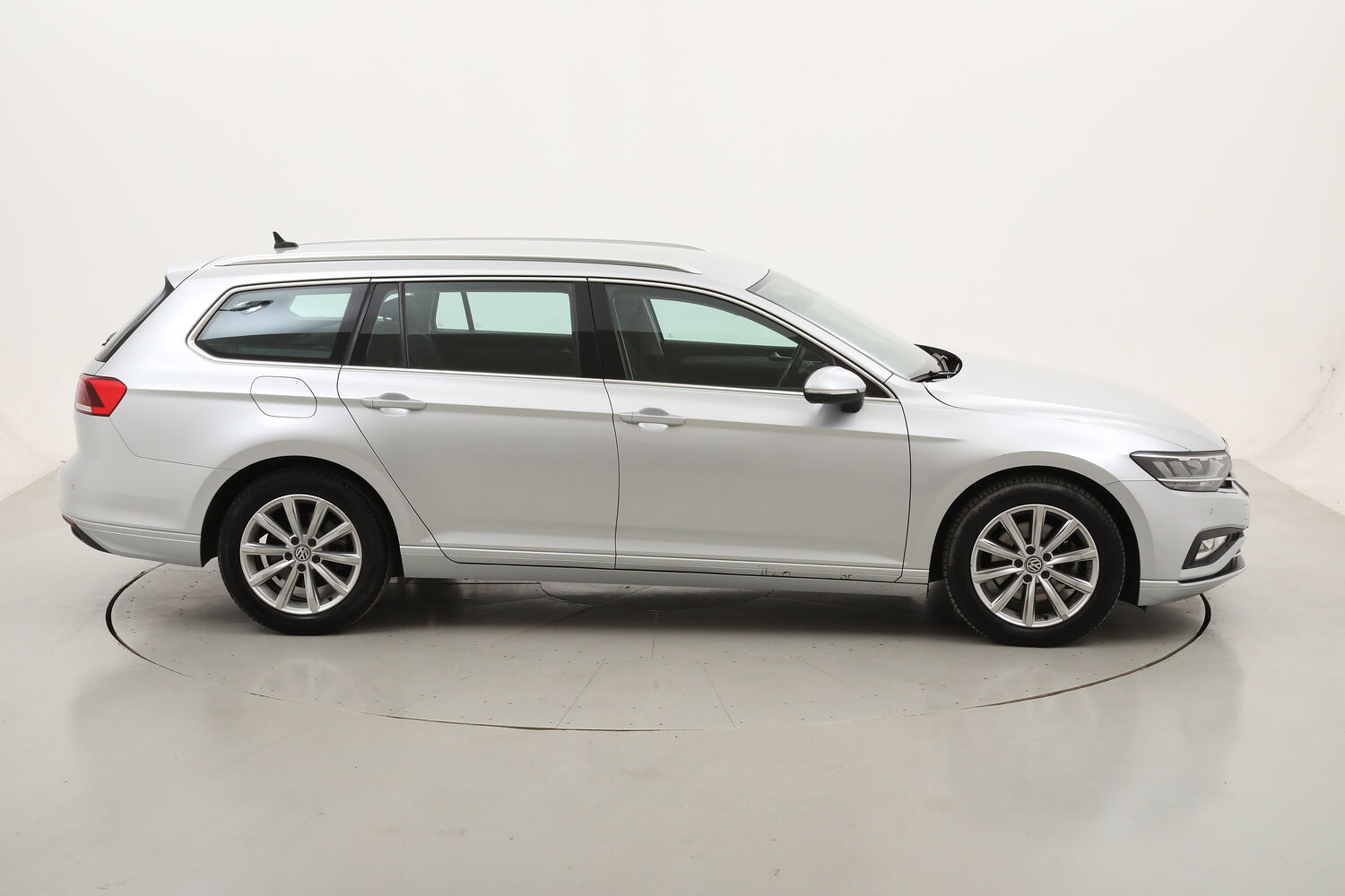Volkswagen Passat Variant Business DSG usata del 2020 con 99.592 km