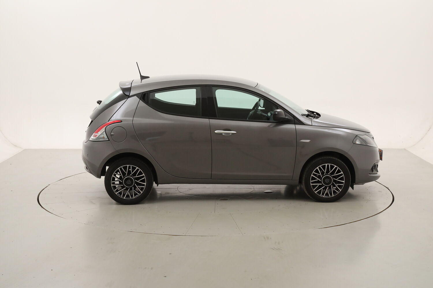 Lancia Ypsilon Hybrid Platino usata del 2024 con 25.813 km