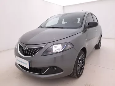 Lancia Ypsilon Hybrid Platino 1.0 Mild Hybrid 70CV Manuale Visione frontale
