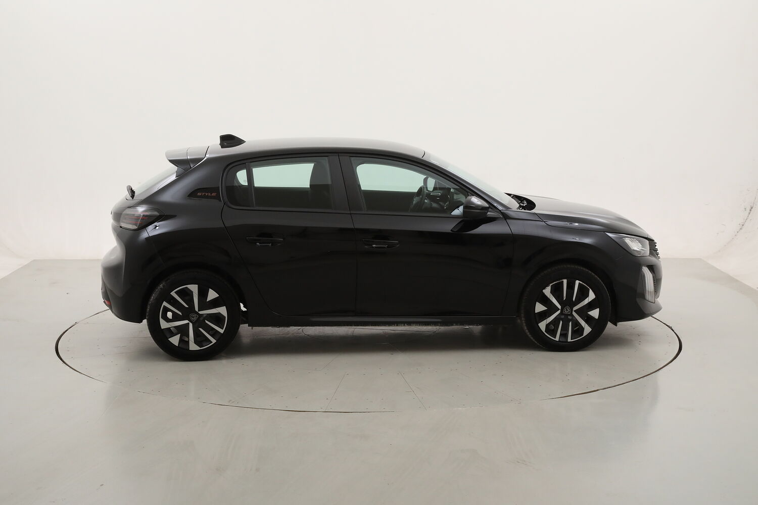Peugeot 208 Style + Navigatore usata del 2025 con 13.905 km