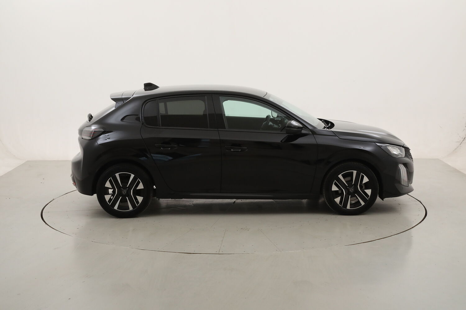 Peugeot 208 Allure usata del 2025 con 18.747 km