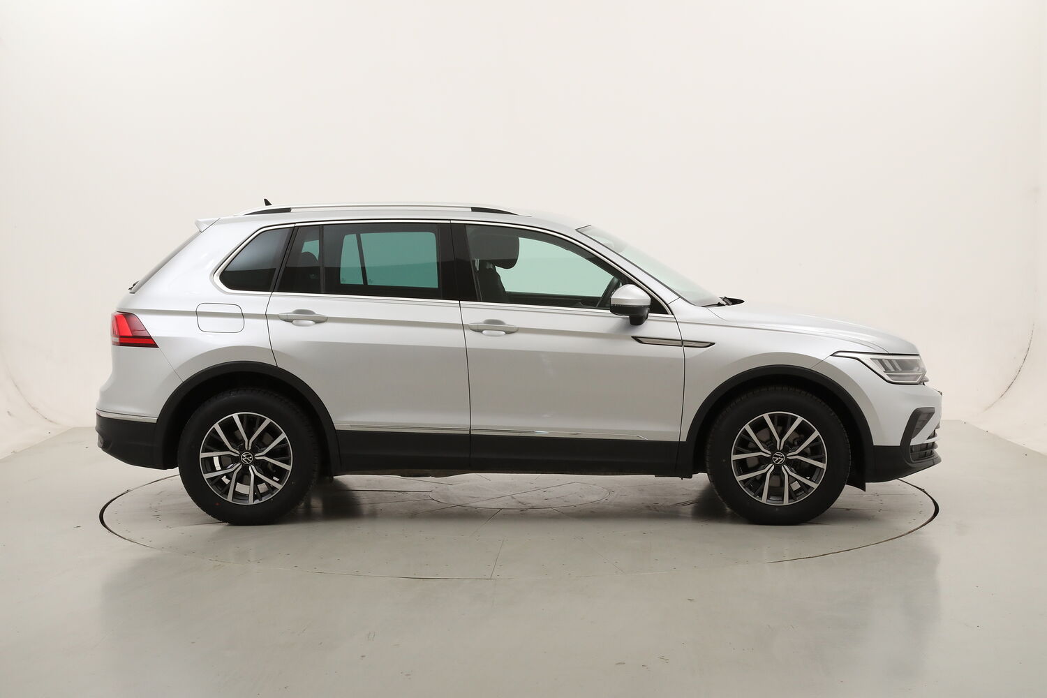 Volkswagen Tiguan Life DSG usata del 2023 con 90.190 km