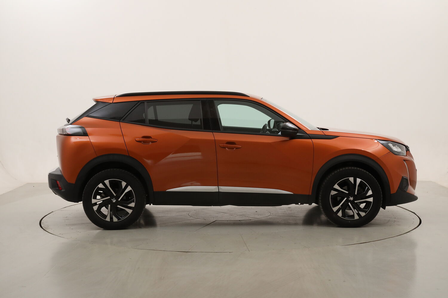Peugeot 2008 Allure Pack usata del 2023 con 45.264 km
