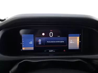 Jeep Avenger Altitude 1.2 Benzina 101CV Manuale Interni