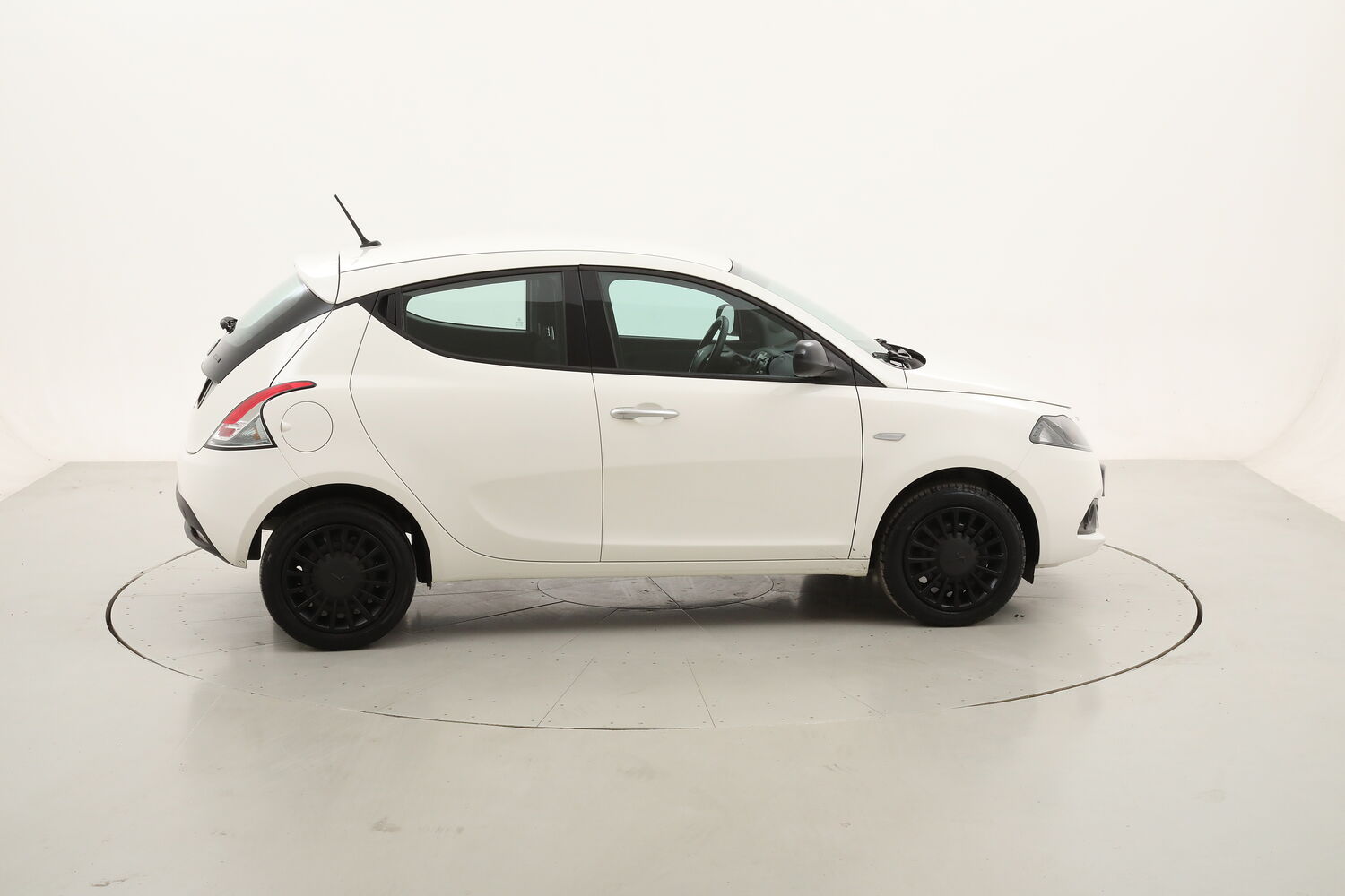 Lancia Ypsilon Hybrid Silver usata del 2022 con 53.450 km
