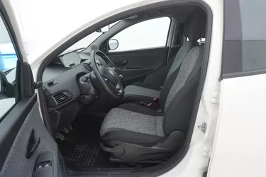 Lancia Ypsilon Hybrid Silver 1.0 Mild Hybrid 70CV Manuale Sedili