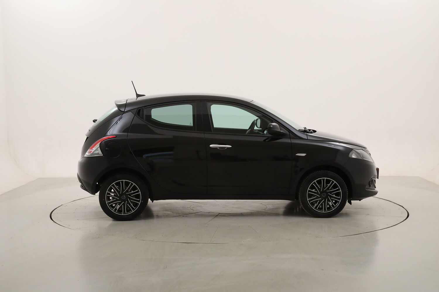 Lancia Ypsilon Hybrid Gold usata del 2023 con 57.243 km