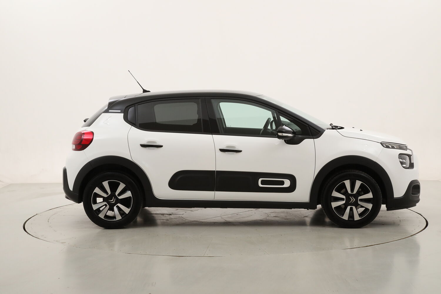Citroen C3 Shine usata del 2023 con 35.417 km