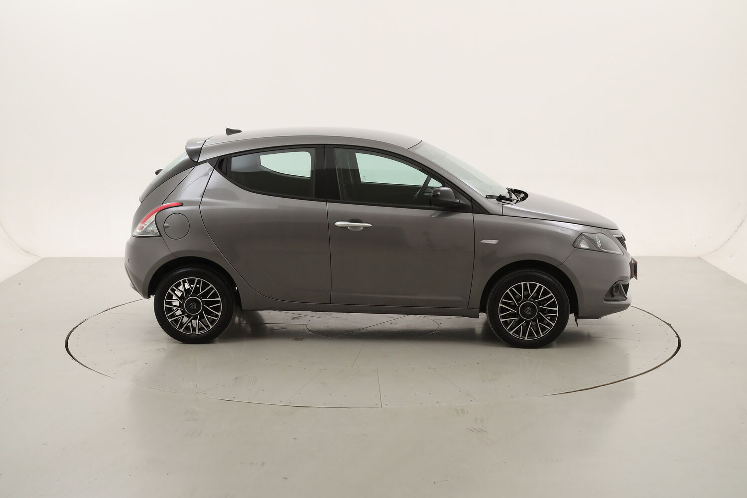Lancia Ypsilon Hybrid Platino usata del 2024 con 32.035 km